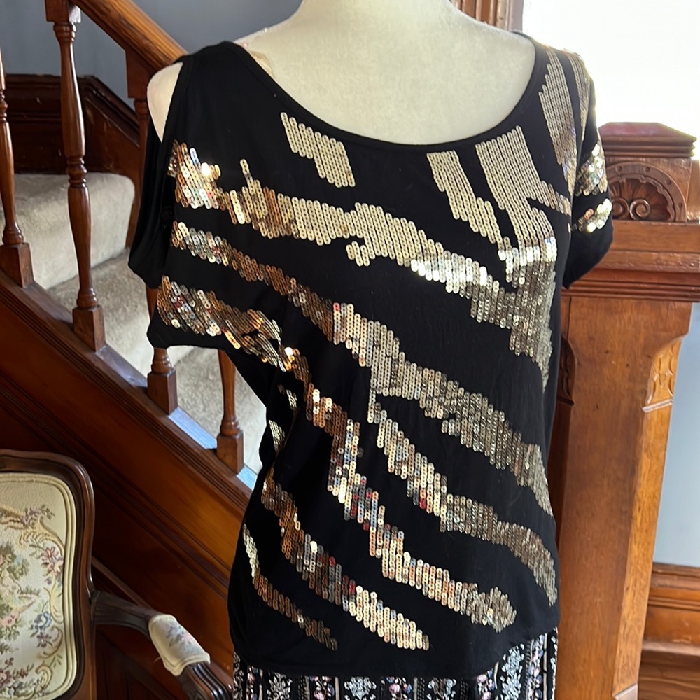 Almost Famous Cold Shoulder Top Sz S
